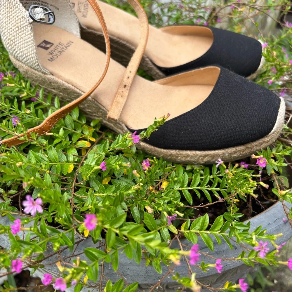 White Mountain Women's Black and Tan Shoes - Picture 5 of 10